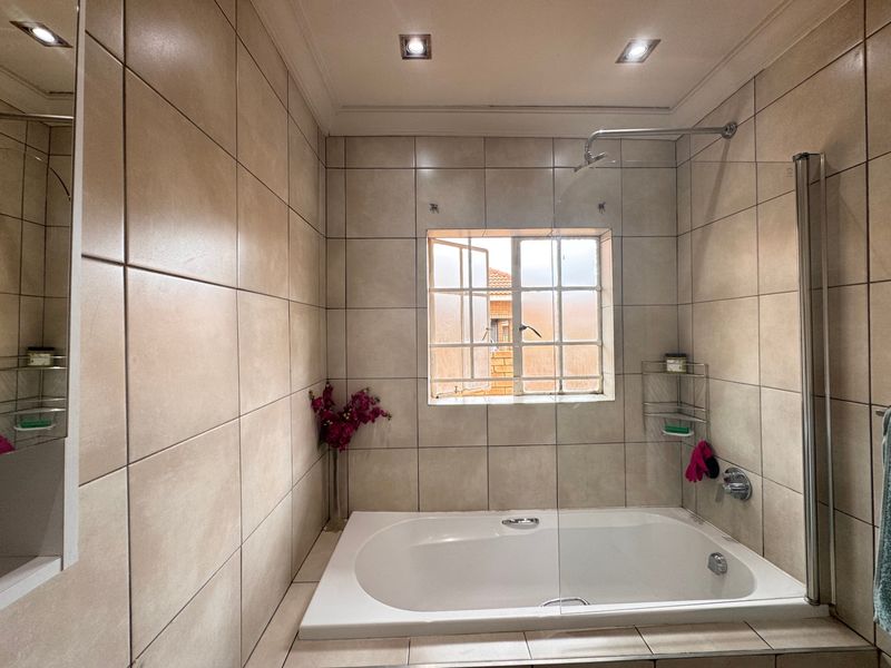 Townhouse For Sale In Midrand - Photo 9