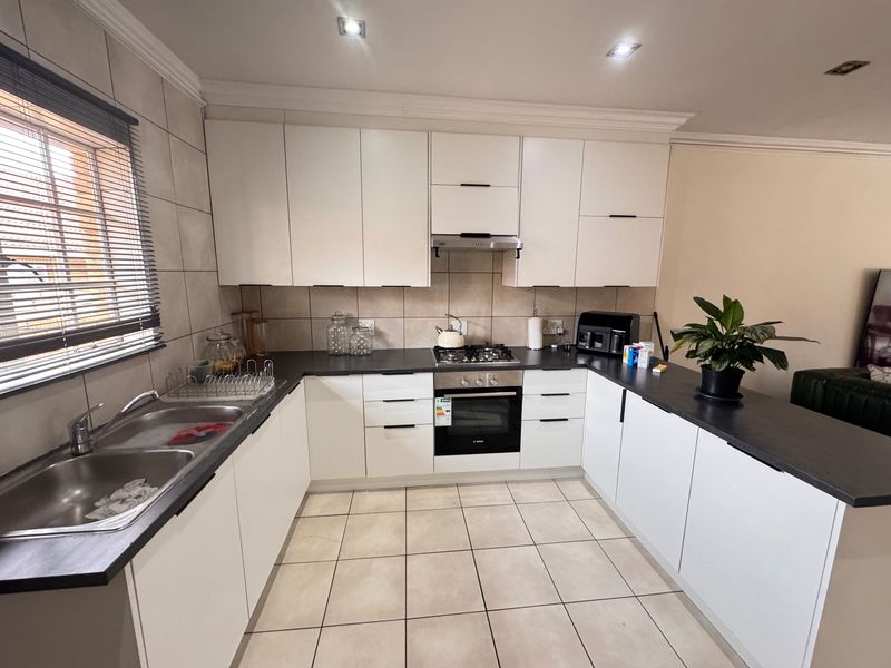 Townhouse For Sale In Midrand - Photo 2