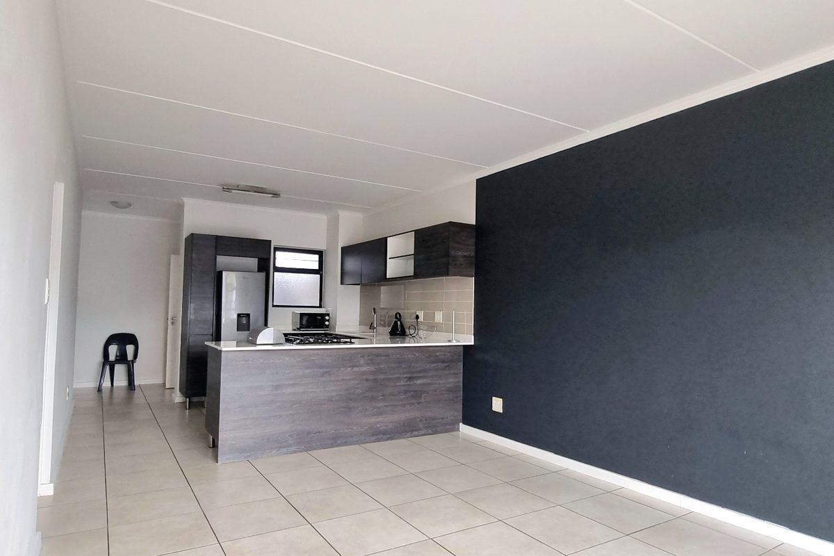 Townhouse For Sale In Johannesburg - Photo 3