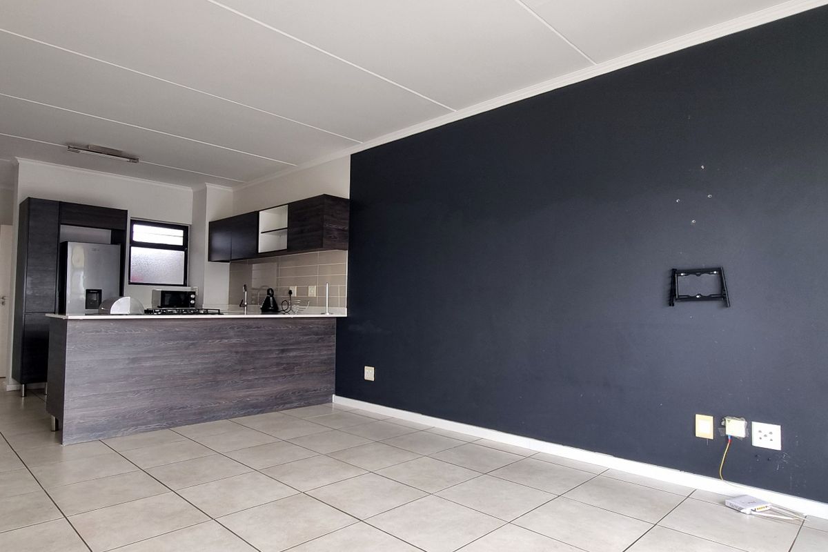 Townhouse For Sale In Johannesburg - Photo 4