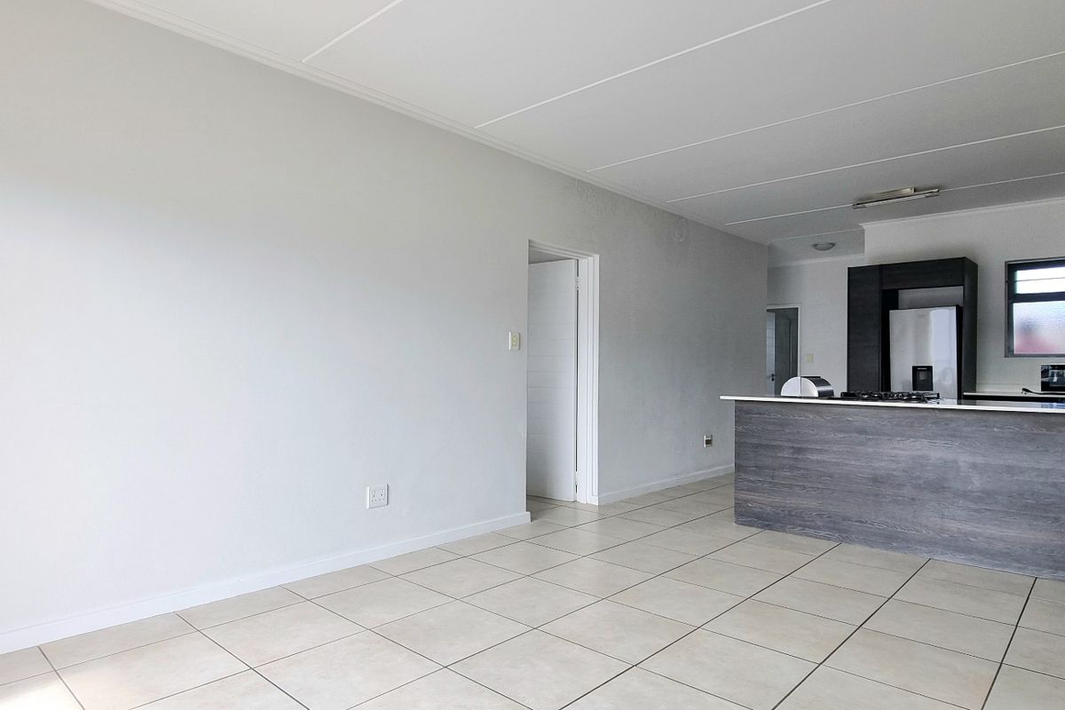 Townhouse For Sale In Johannesburg - Photo 5