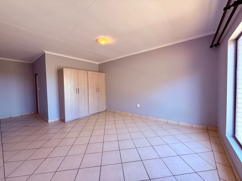 Townhouse For Sale In Bloemfontein - Photo 8