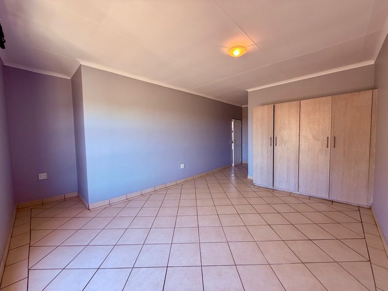 Townhouse For Sale In Bloemfontein - Photo 7