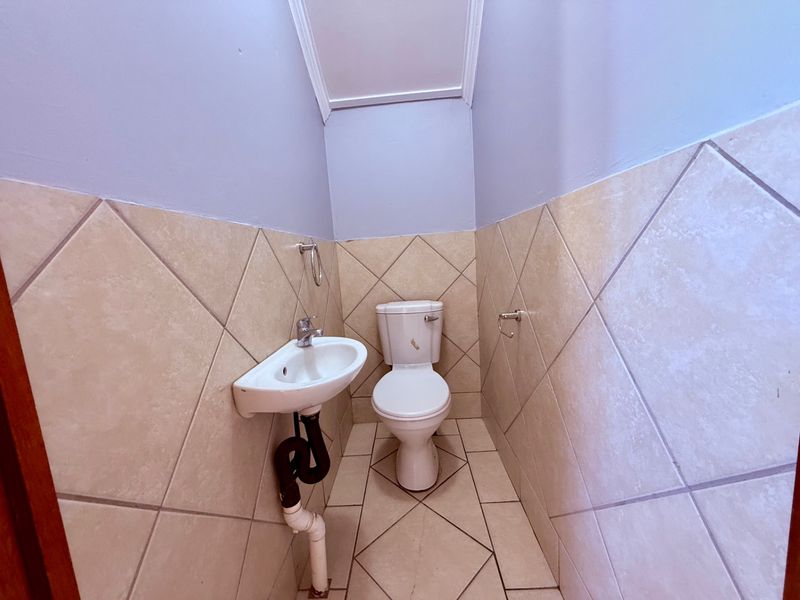 Townhouse For Sale In Bloemfontein - Photo 6