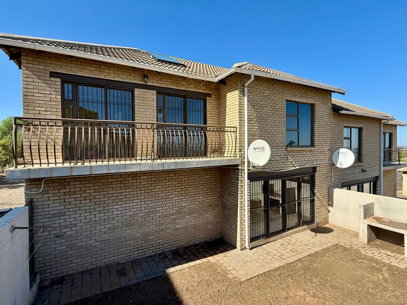 Townhouse For Sale In Bloemfontein - Photo 1
