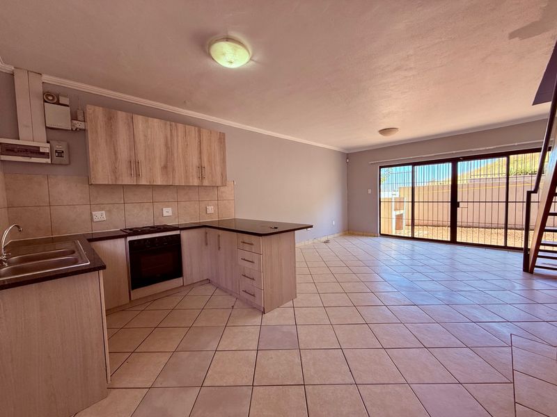 Townhouse For Sale In Bloemfontein - Photo 2