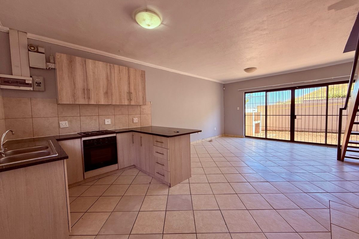 Townhouse For Sale In Bloemfontein - Photo 2