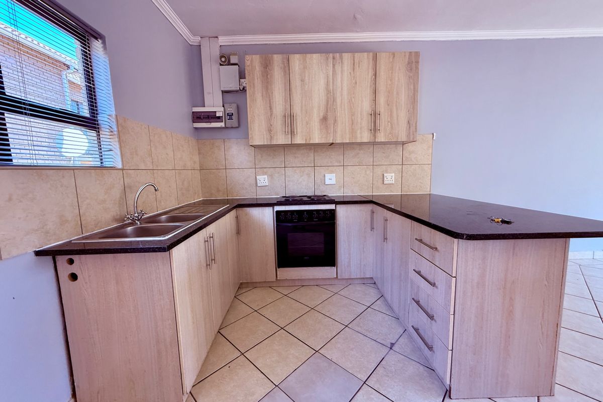 Townhouse For Sale In Bloemfontein - Photo 3