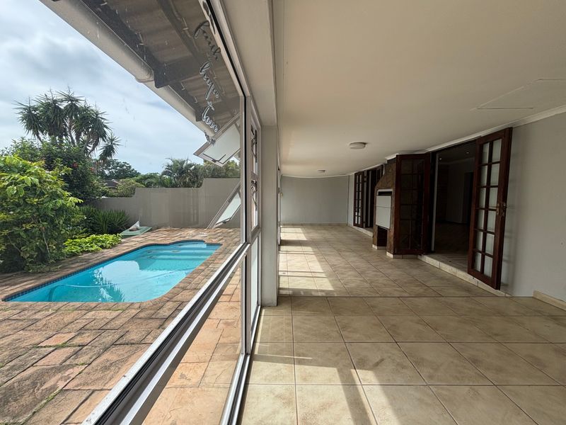 Townhouse For Sale In Margate - Photo 3