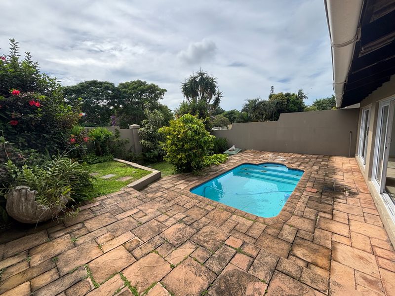 Townhouse For Sale In Margate - Photo 2