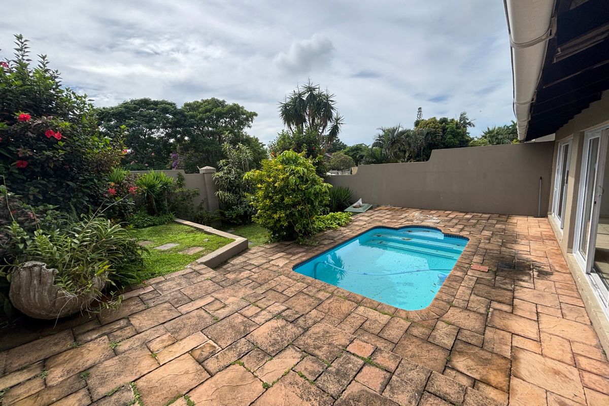 Townhouse For Sale In Margate - Photo 2