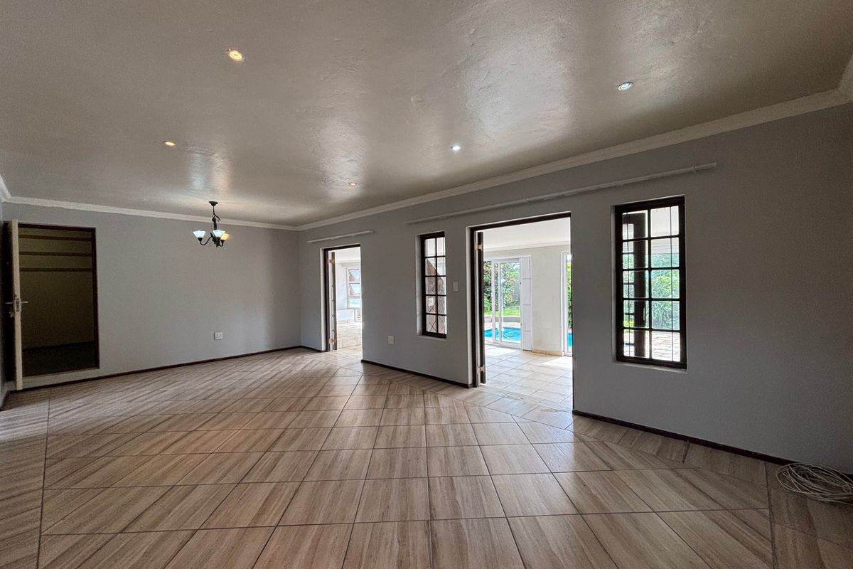 Townhouse For Sale In Margate - Photo 5