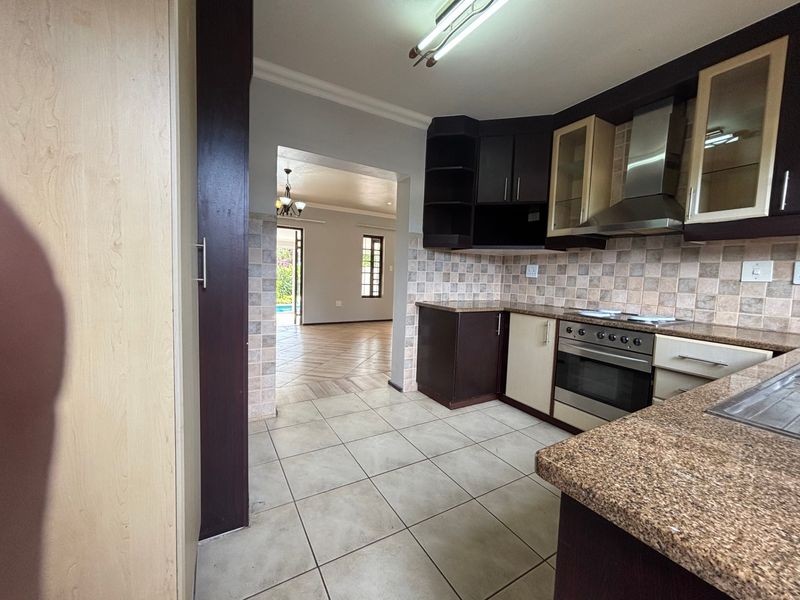 Townhouse For Sale In Margate - Photo 9