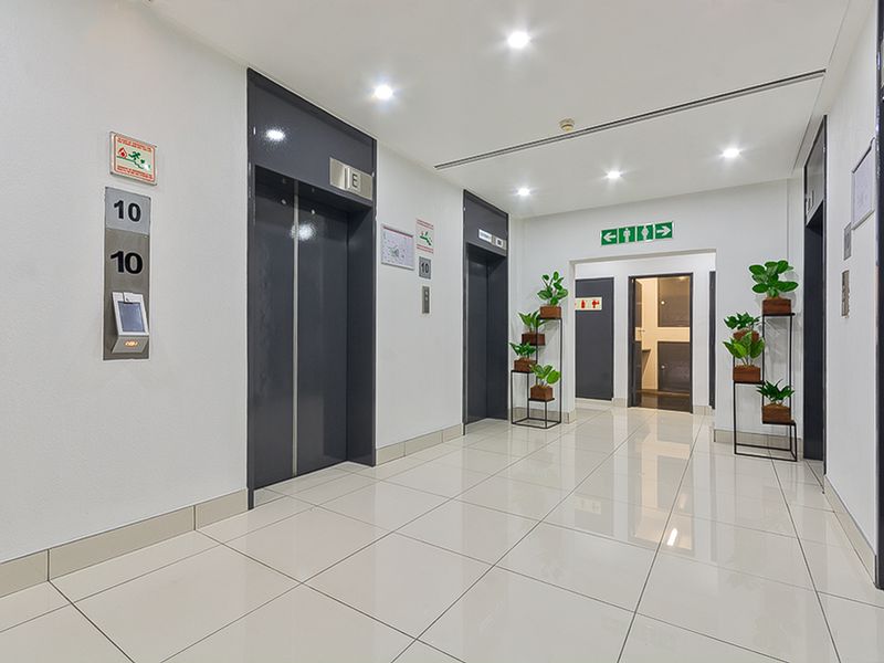 Commercial Rental Monthly In Johannesburg - Photo 4