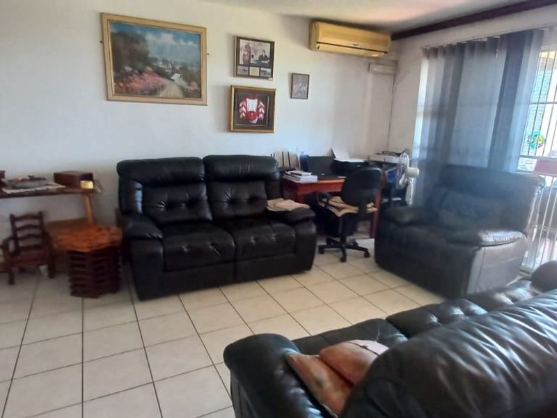 Apartment For Sale In Margate - Photo 6