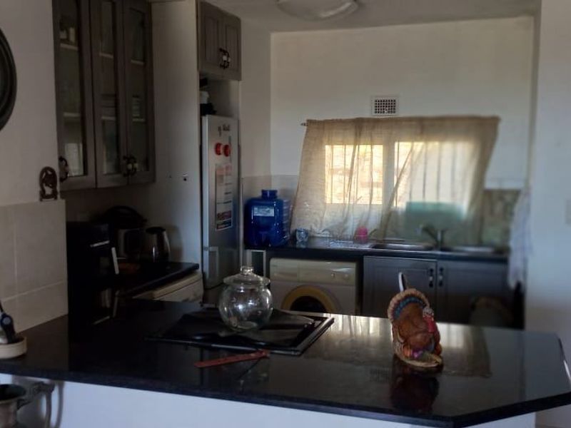 Apartment For Sale In Margate - Photo 4