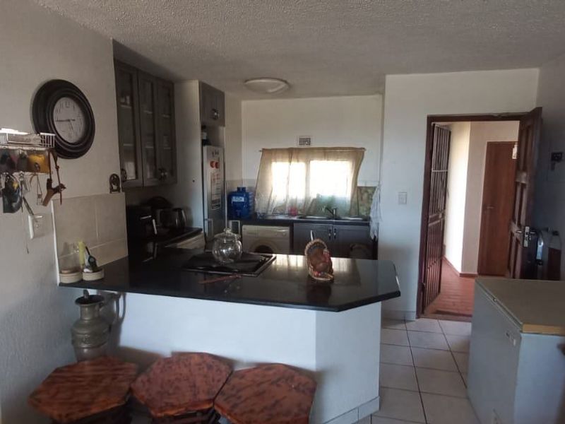 Apartment For Sale In Margate - Photo 5