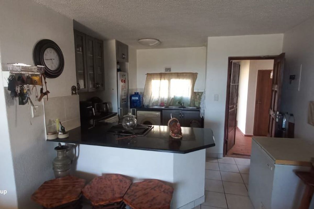 Apartment For Sale In Margate - Photo 5