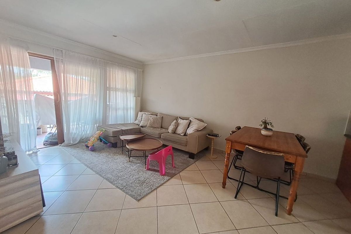 Apartment For Sale In Randburg - Photo 2