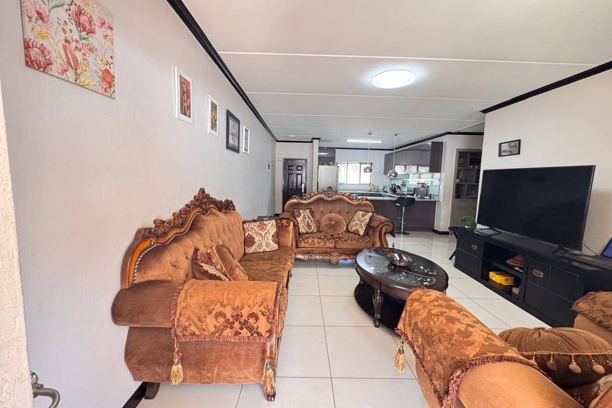 Apartment For Sale In Midrand - Photo 4