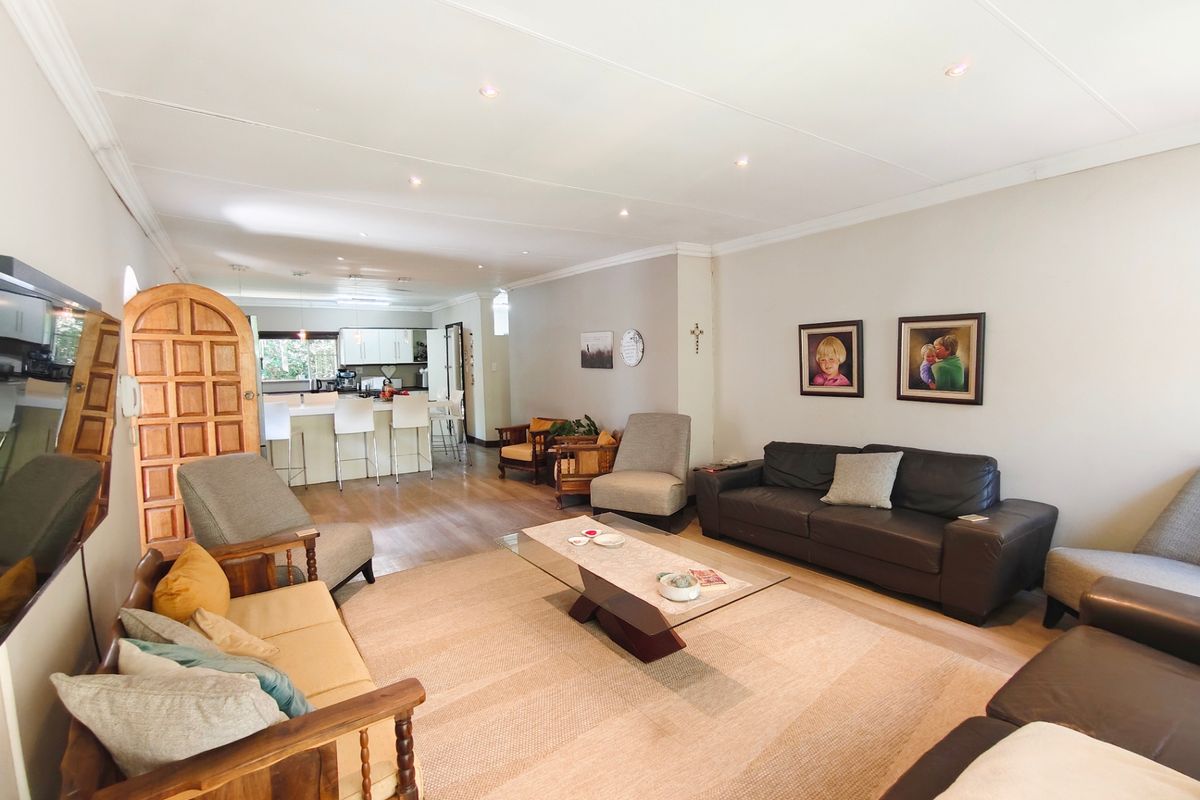 House For Sale In Bloemfontein - Photo 2