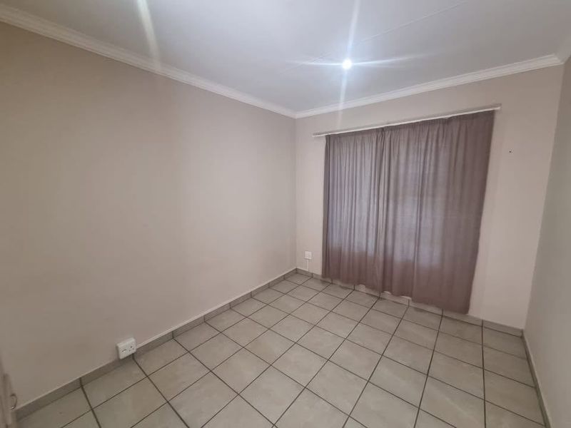 Townhouse Rental Monthly In Akasia - Photo 4