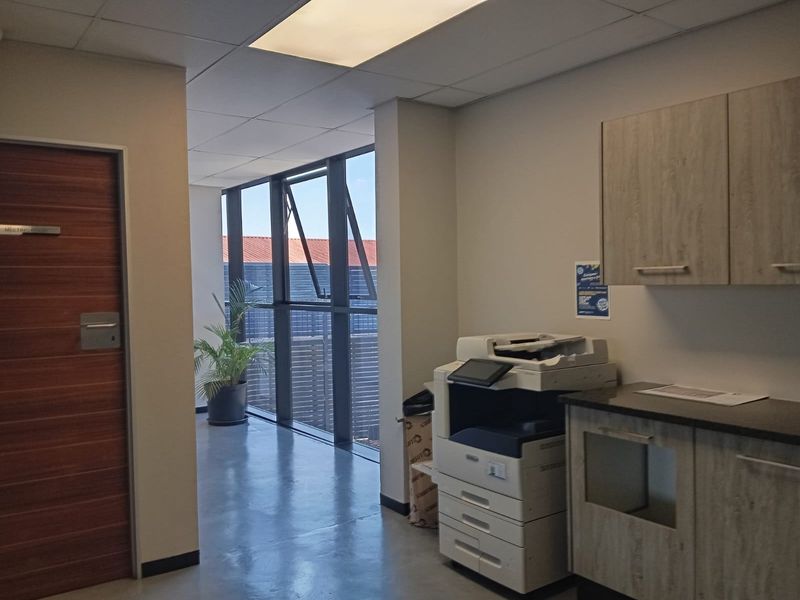 Commercial Rental Monthly In Randburg - Photo 10
