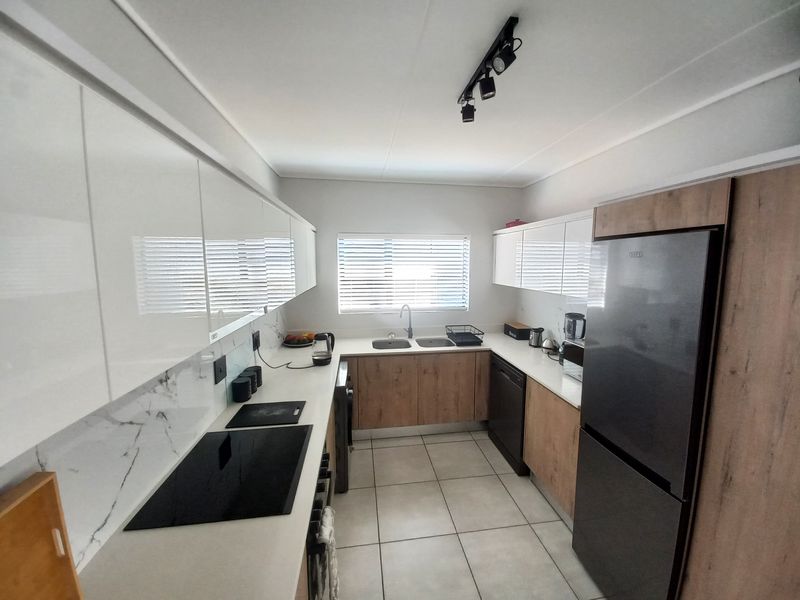 Apartment For Sale In Pretoria - Photo 3