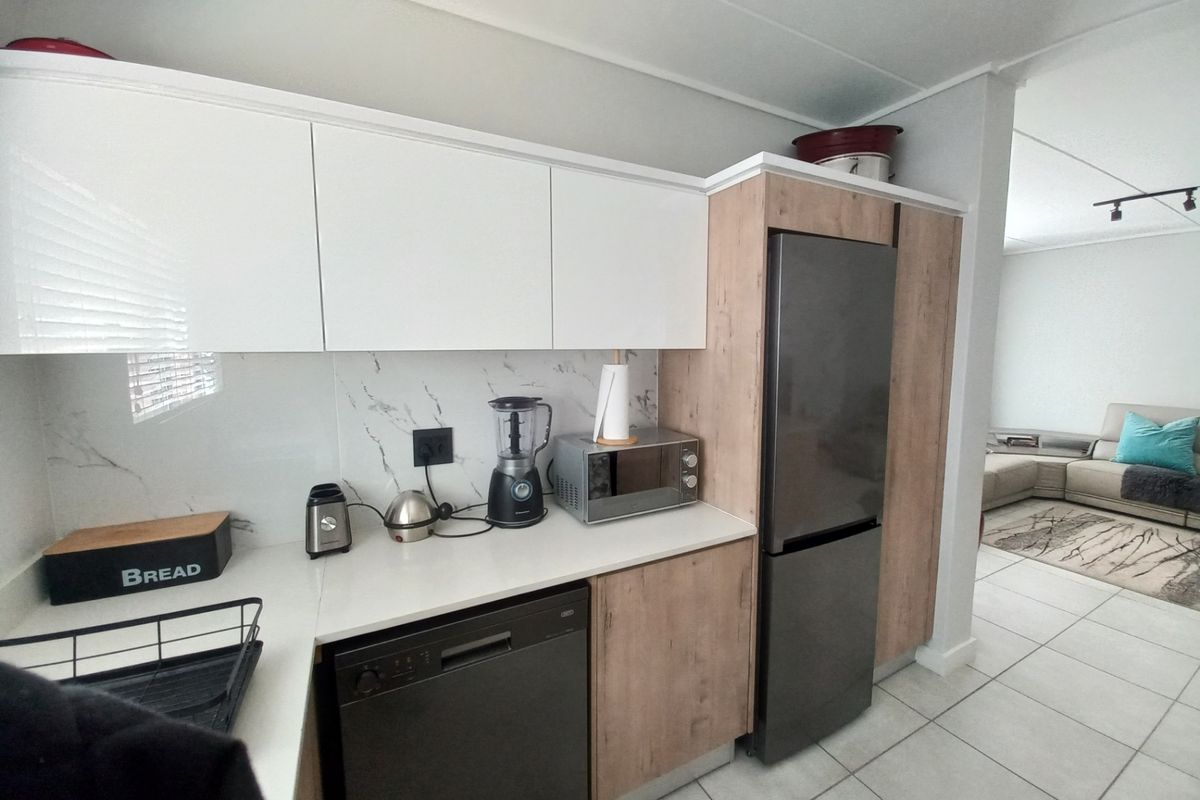 Apartment For Sale In Pretoria - Photo 5