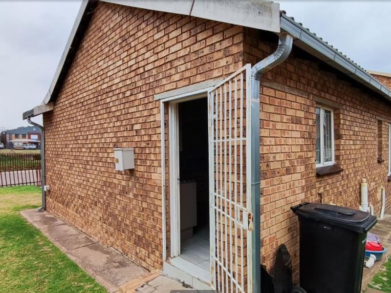 Townhouse For Sale In Kempton Park - Photo 1