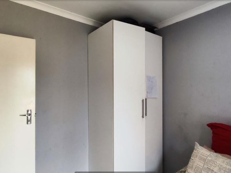 Townhouse For Sale In Kempton Park - Photo 9