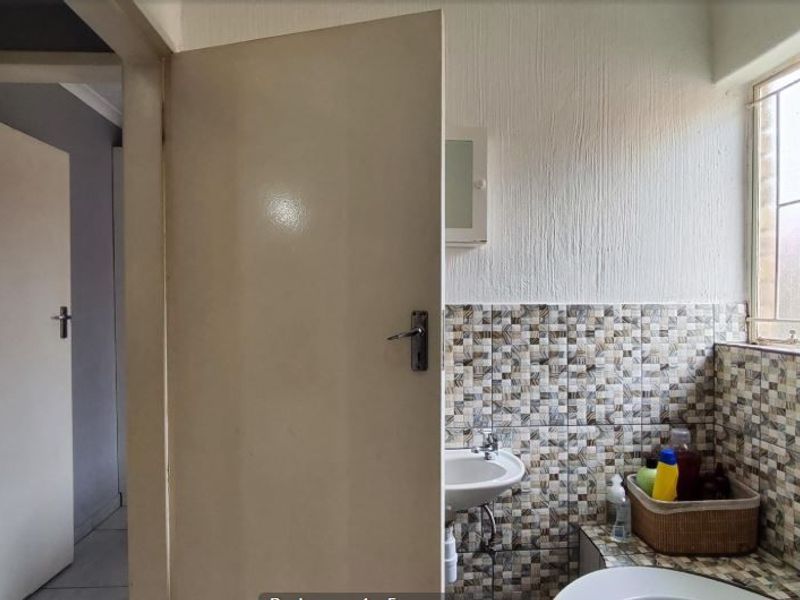Townhouse For Sale In Kempton Park - Photo 7