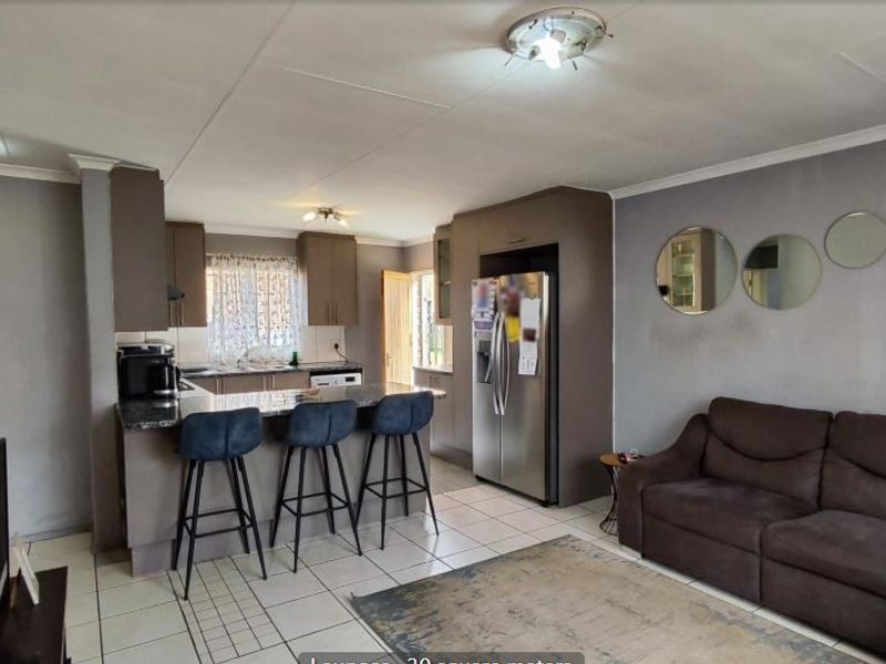 Townhouse For Sale In Kempton Park - Photo 5