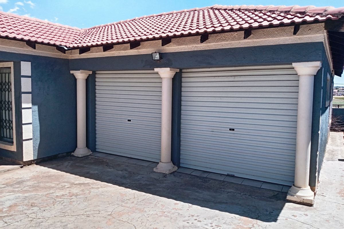 House For Sale In Witbank - Photo 3