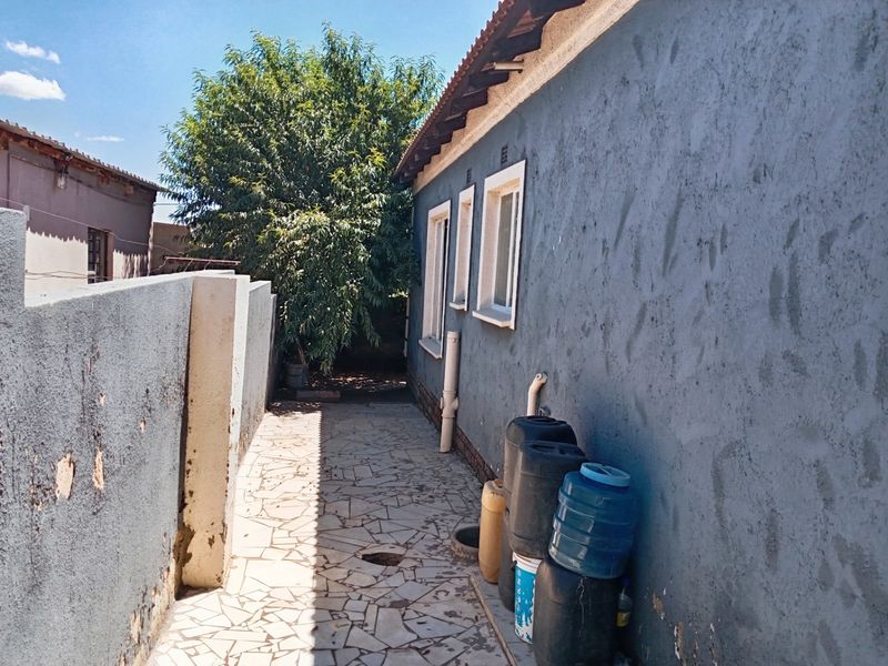 House For Sale In Witbank - Photo 6