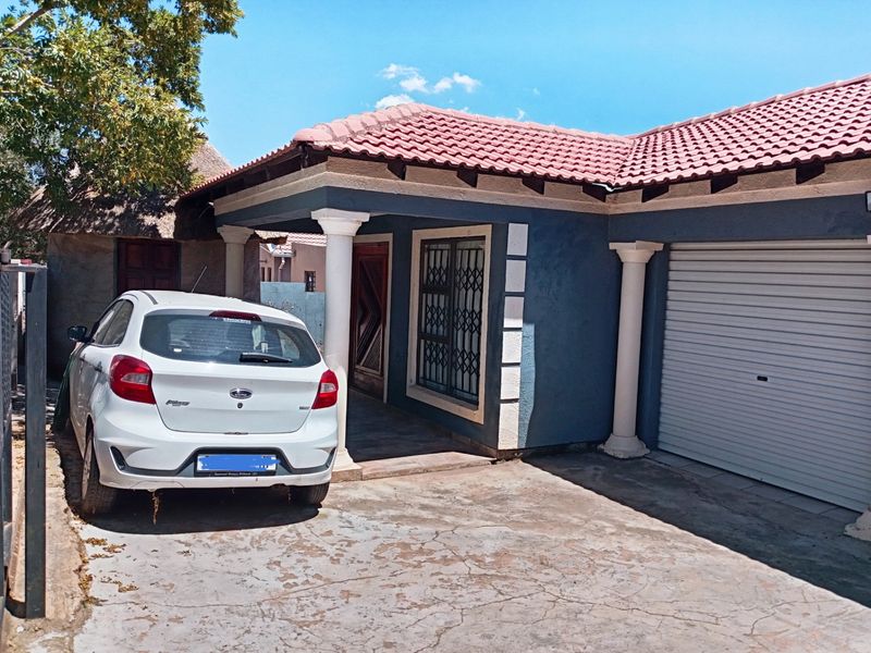 House For Sale In Witbank - Photo 2