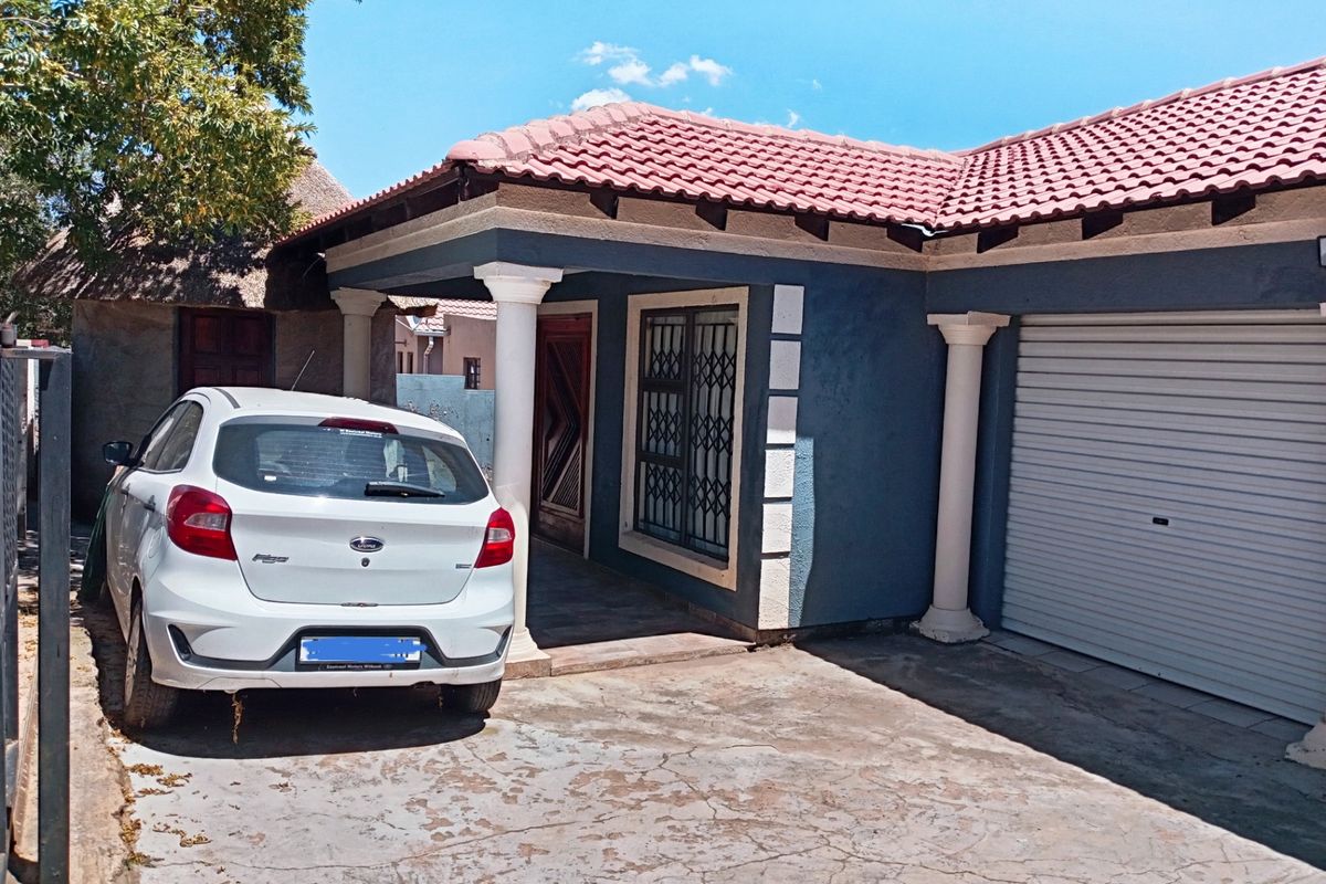 House For Sale In Witbank - Photo 2