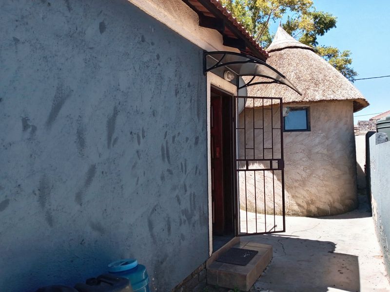 House For Sale In Witbank - Photo 7