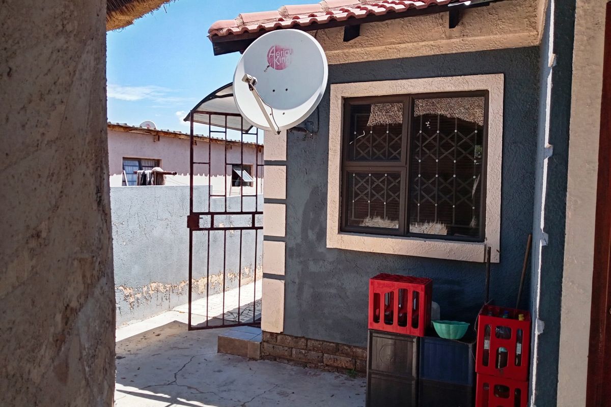 House For Sale In Witbank - Photo 5