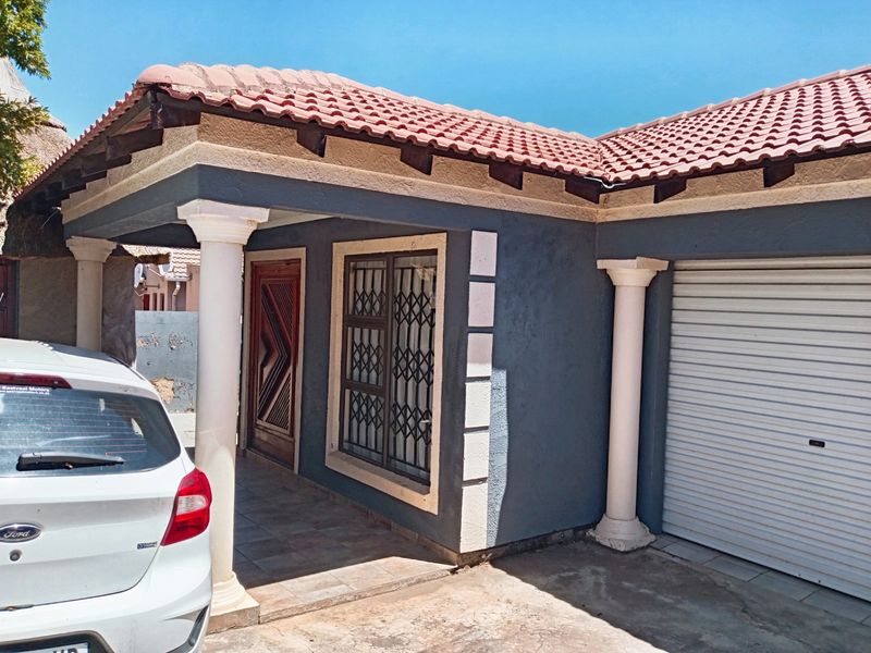 House For Sale In Witbank - Photo 4