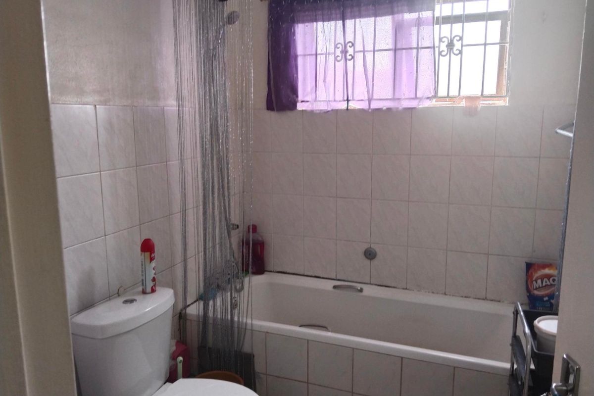 Apartment Rental Monthly In Roodepoort - Photo 5