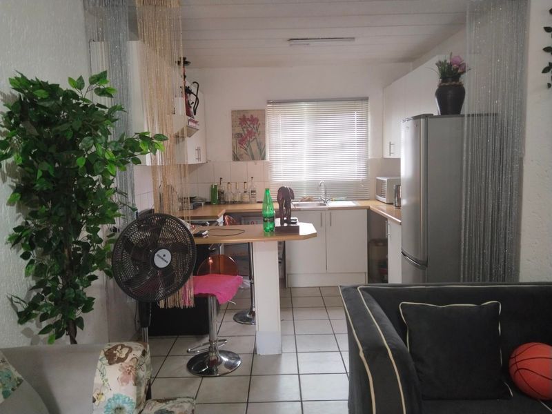 Apartment Rental Monthly In Roodepoort - Photo 3