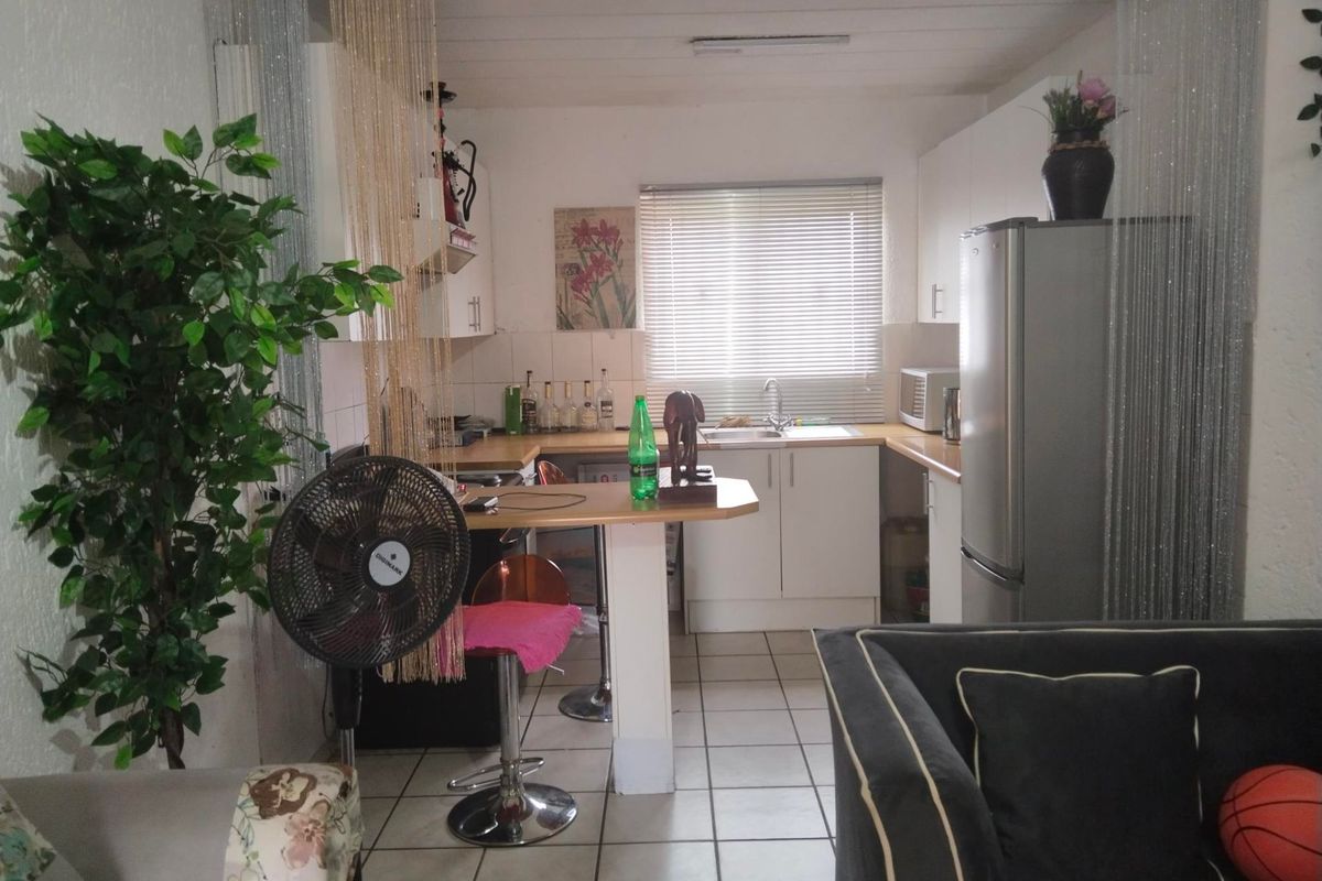 Apartment Rental Monthly In Roodepoort - Photo 3