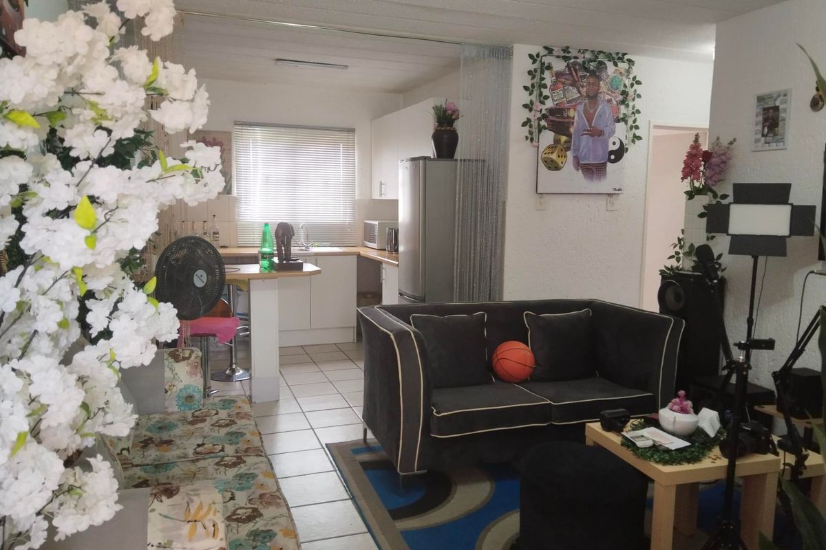 Apartment Rental Monthly In Roodepoort - Photo 2