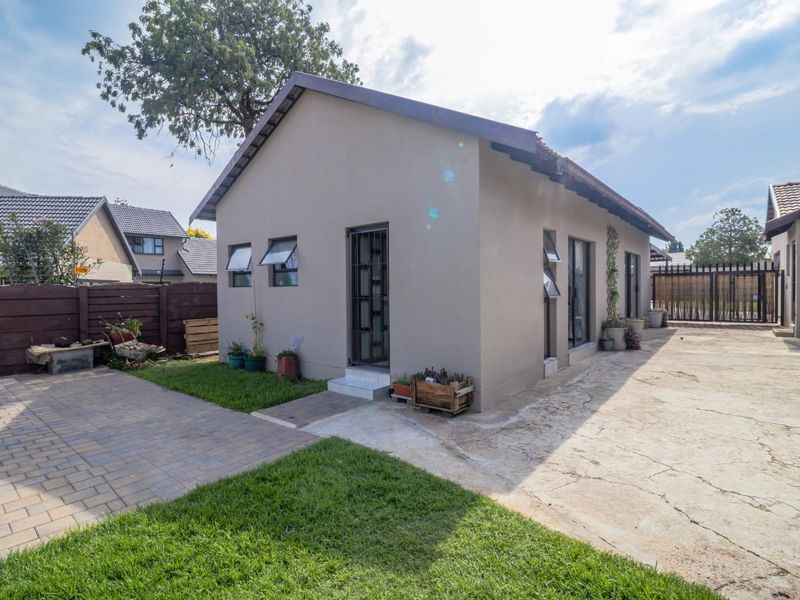 House For Sale In Alberton - Photo 3