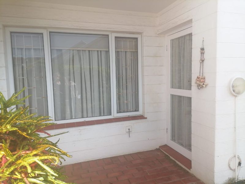 Apartment For Sale In Scottburgh - Photo 2