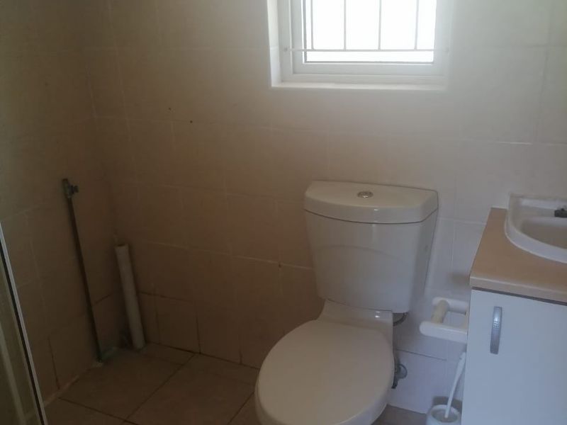 Apartment For Sale In Scottburgh - Photo 8