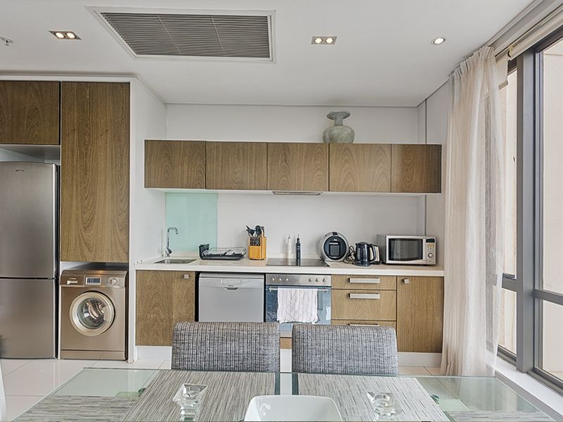 Apartment Rental Monthly In Sandton - Photo 7