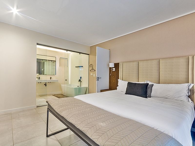 Apartment Rental Monthly In Sandton - Photo 9