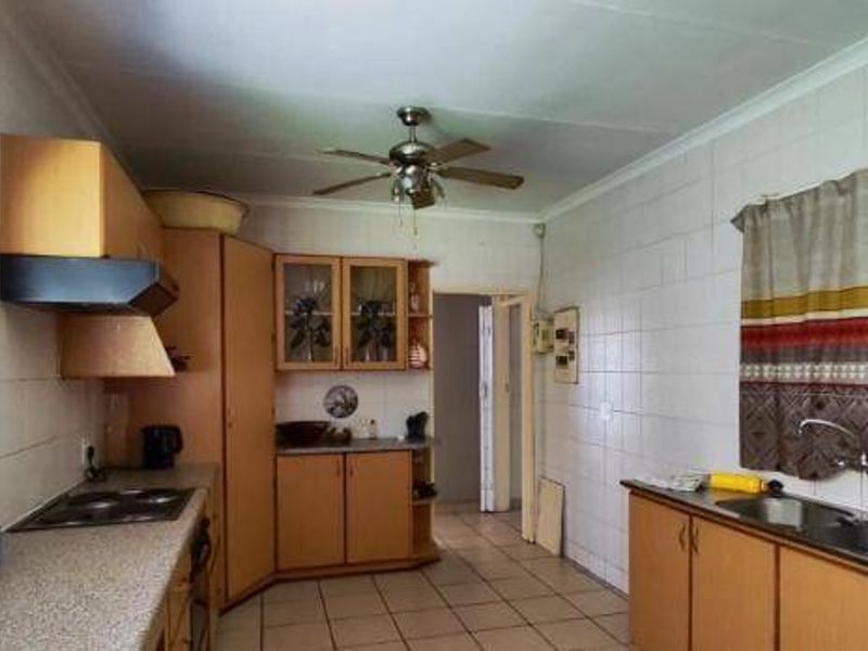 House For Sale In Vanderbijlpark - Photo 2